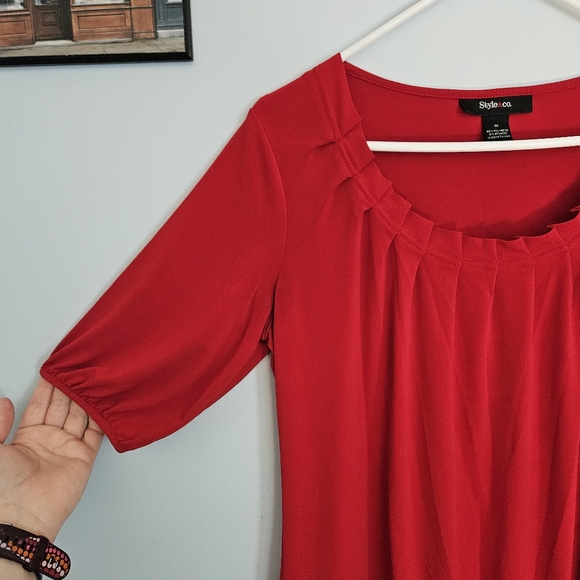 5/$30 Like-New Style & Co. Red Stretchy Pleated-Front Half-Sleeve Blouse Size M - Picture 2 of 5